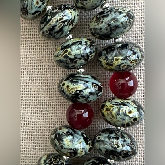 22-1/2 inch Glass bead Necklace NWOT - Picture 4 of 16